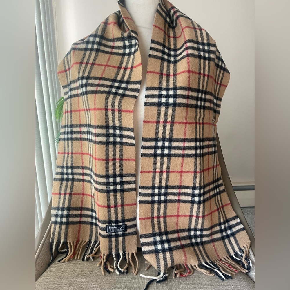 Authentic Burberrys vintage nova check wool scarf (D5070)